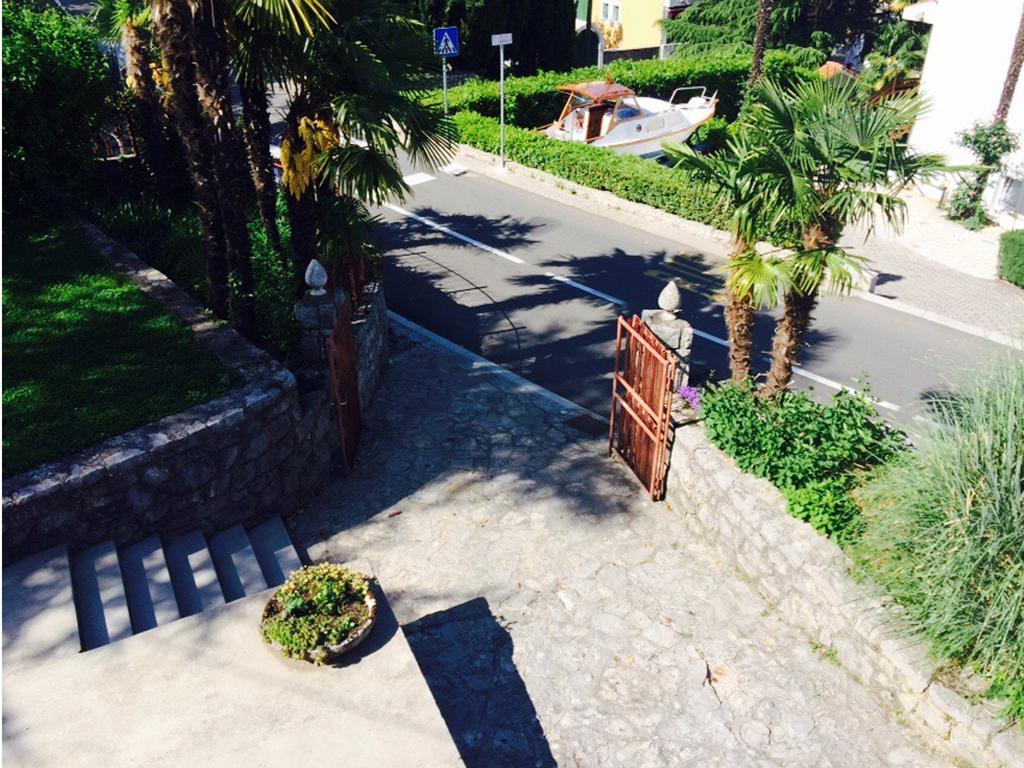 Perla - With Sea View Apartment