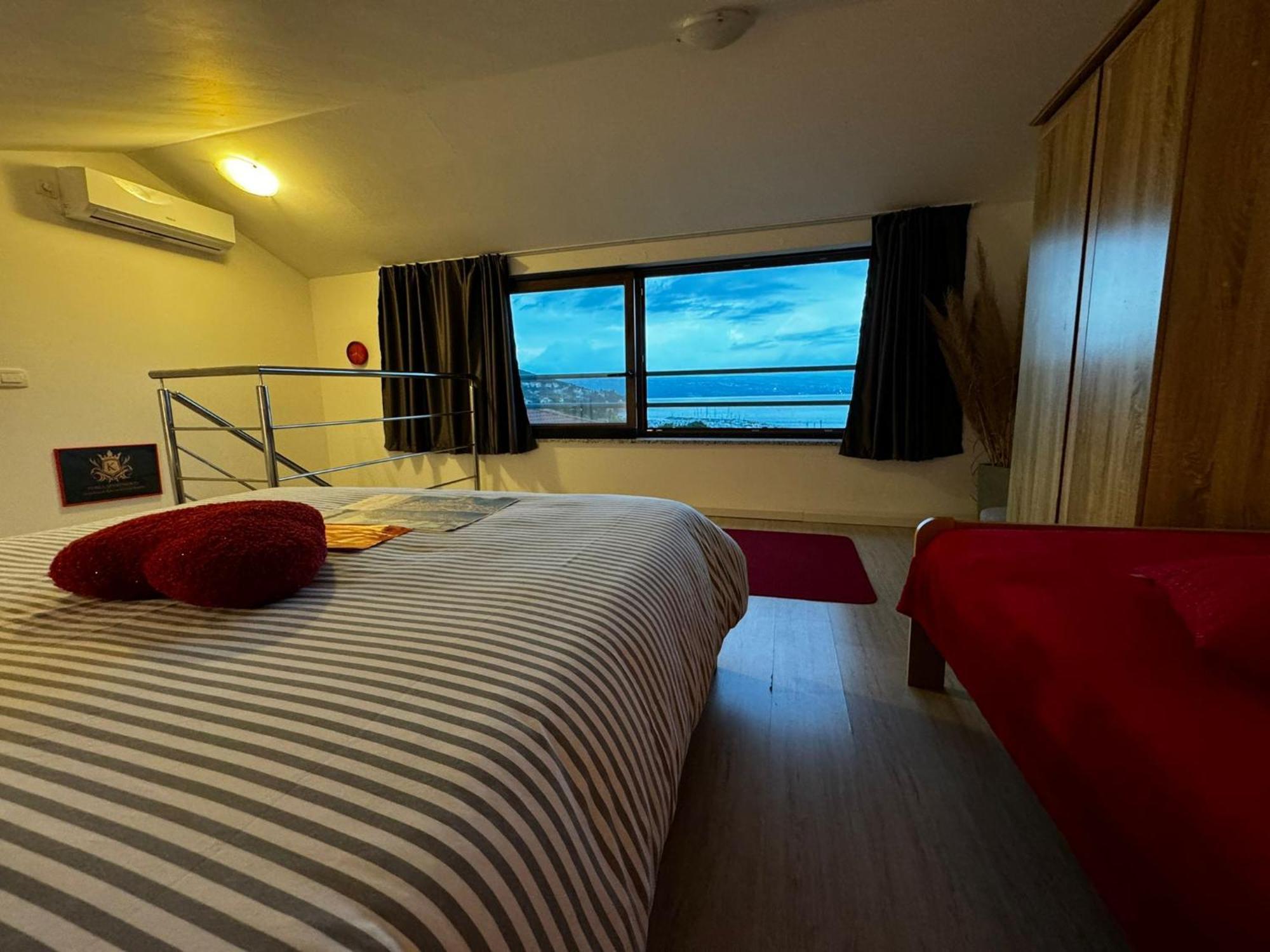 Perla - With Sea View Apartment *